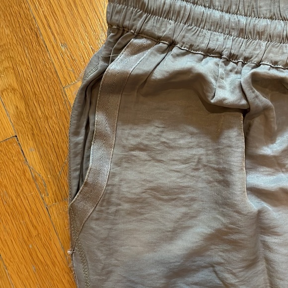 Anthropology NWT silky cargo pant size L - Picture 16 of 16